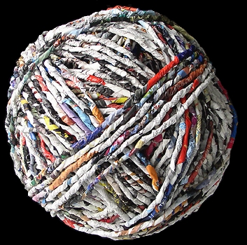Gomitolo realizzato da Ivano Vitali con la rivista d'arte "Flash Art" 2006